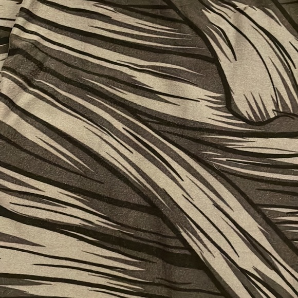 LuLaRoe leggings worn once or twice super stretchy - Picture 2 of 3